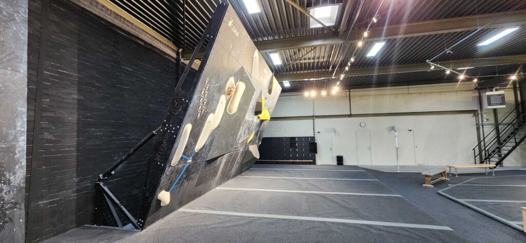 Lemur Design adjustable wall in a climbing hall